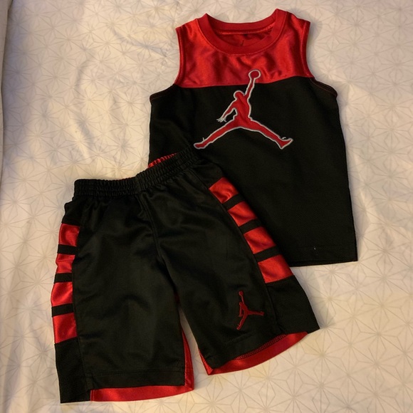 👉🏼SOLD👈🏼 FB $8 2 piece Jordan size 5 boys - Picture 1 of 5